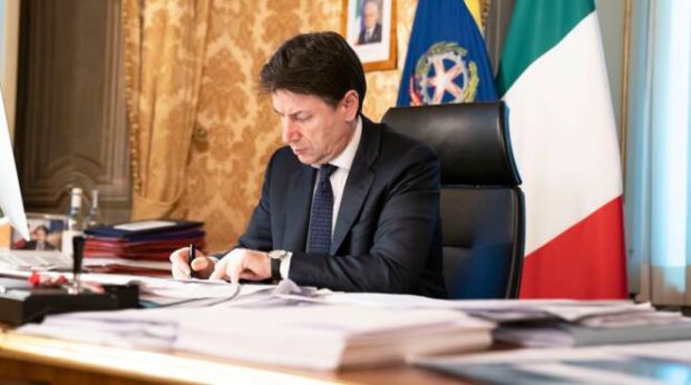 CONTE FIRMA IL DECRETO