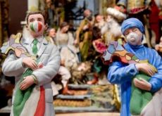 Medici e infermieri nel presepe napoletano