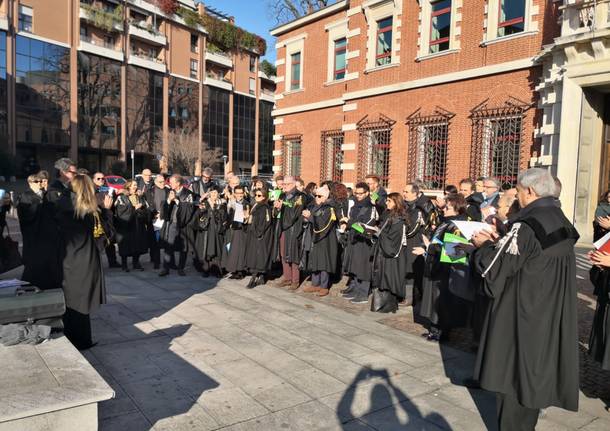«Esclusi dal mondo del lavoro»: gli aspiranti avvocati protestano a Montecitorio