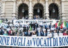 GLI AVVOCATI CELEBRANO IL FUNERALE DELLA GIUSTIZIA