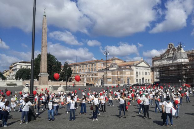 Basta applausi. La protesta degli infermieri