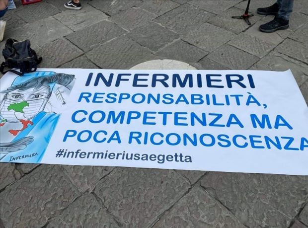 Firenze. Flash mob degli infermieri: 