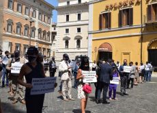 ASCOLTATECI O PROSSIMA VOLTA SAREMO MOLTI DI PIÙ IN PIAZZA