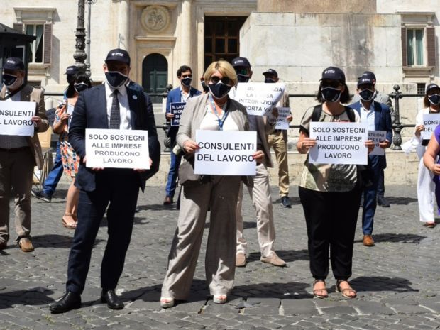 TUTTI IDEALMENTE IN PIAZZA DI MONTE CITORIO