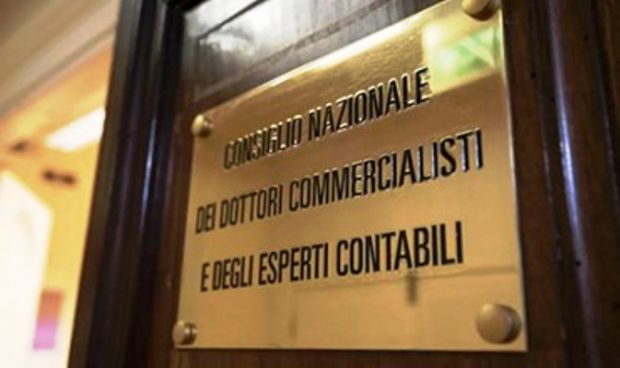 TUTTI CON I COMMERCIALISTI.