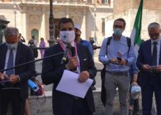 AIUTATECI O SAREMO SPAZZATI VIA