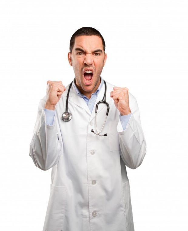 Coronavirus, rabbia medici e infermieri: “Vogliamo protezioni adeguate”