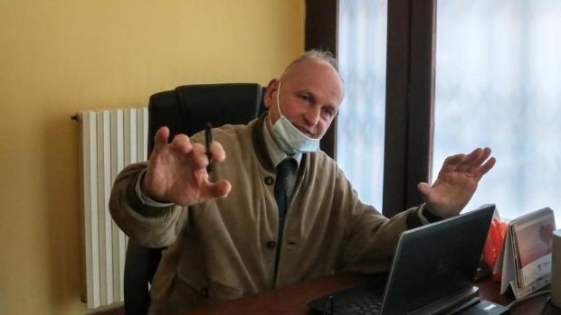 Covid, medico negazionista: la Asl taglia il 20% del suo stipendio