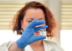 Vaccini anti Covid, via a sedicimila assunzioni. Subito bando per medici e infermieri
