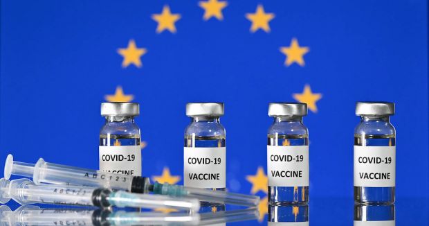 L’UE PRONTA A SOSPENDERE I BREVETTI SUI VACCINI.