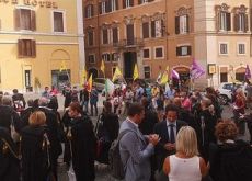 Avvocati romani in piazza al fianco dei magistrati onorari