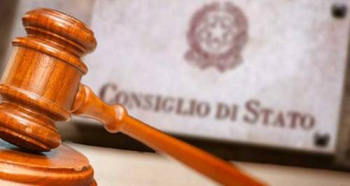 Consiglio di Stato: stesso albo per tirocinante e dominus