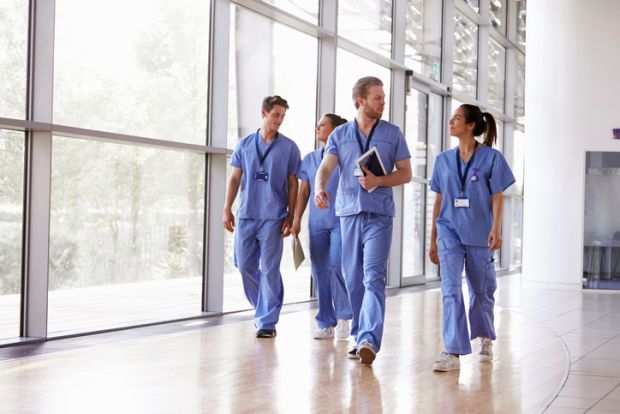 Pronti a lasciare il posto fisso per lavorare come medici a gettone.