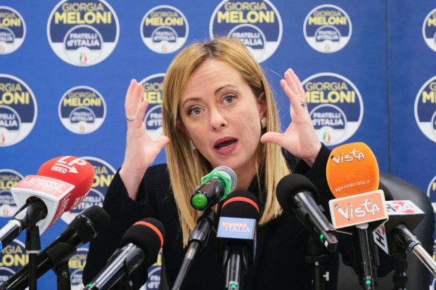 Meloni: la lotta alla violenza sulle donne riguarda tutti, sento il mio l’impegno come premier donna