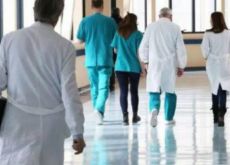 Medici, in arrivo il contratto anti esodo: aumenti medi da 210 euro lordi al mese