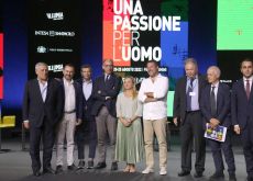 I leader sul palco di CL: molte parole, nessuna strategia. .