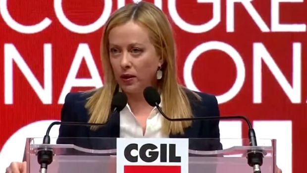 Meloni alla Cgil tira dritto su Rdc e salario minimo, niente fischi