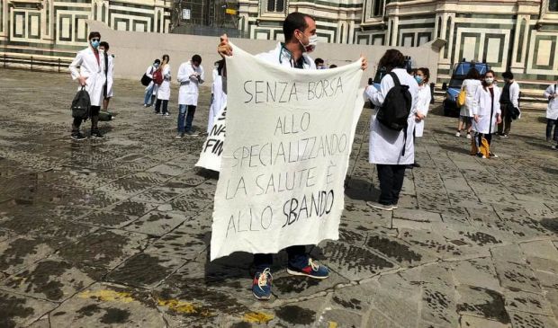 Medici specializzandi in piazza, 'ci ascoltino o smettiamo di lavorare'