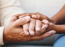 Inverno e Anziani: Linee Guida per Affrontare la Stagione Fredda