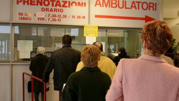Un italiano su due boccia il governo sulla sanità