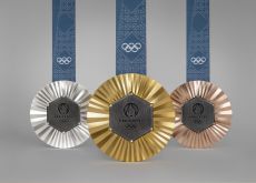 Le medaglie delle Olimpiadi di Parigi, fatte con pezzi della Tour Eiffel