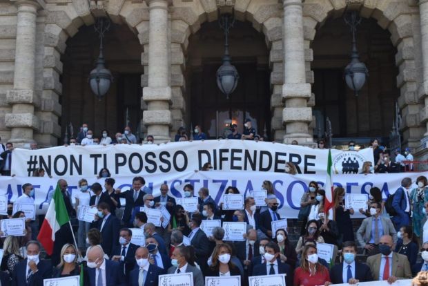 Avvocati in piazza il 19 aprile. «Iniziativa a tutela della professione»