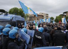 25 aprile di tensione a Roma: insulti e lanci di oggetti dalla brigata ebraica ai manifestanti pro-Palestina.