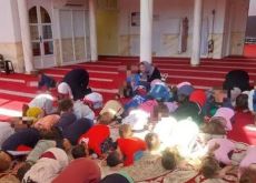 Bambini in moschea