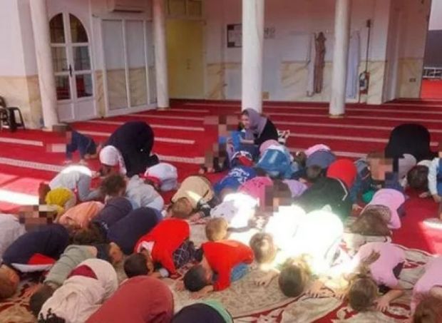 Bambini in moschea