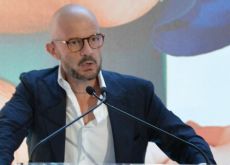 Basta giocare a ping pong con il contratto. dei medici