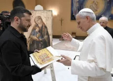 Leone XIV fa la sua scelta: vede Zelensky, fa aspettare Vance