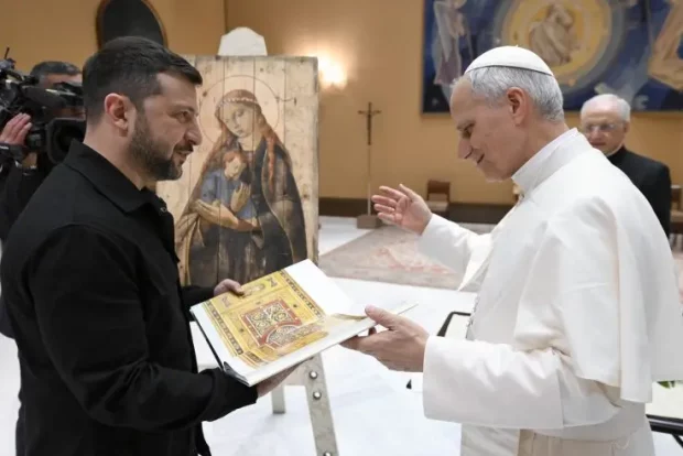 Leone XIV fa la sua scelta: vede Zelensky, fa aspettare Vance
