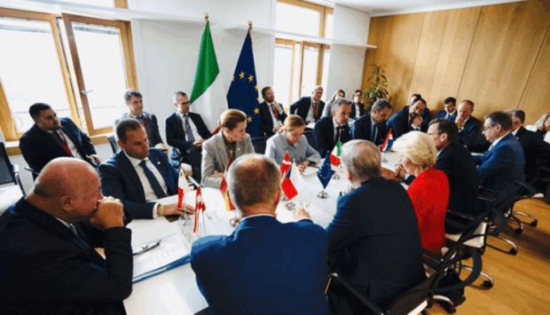 Meloni guida riunione informale sui rimpatri