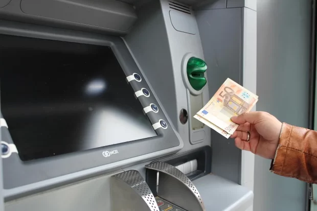Prelievi Bancomat, cosa cambia dal 28 giugno 2025