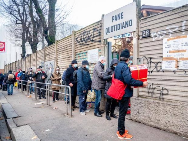 Aumenta la povertà e il governo si gira dall’altra parte