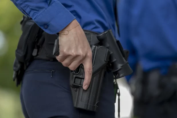 Nordio annuncia uno scudo penale per gli agenti (quasi) impossibile da realizzare