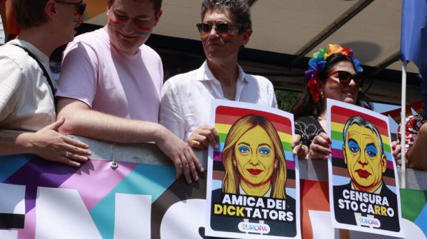 Per un cartello contro Meloni al Pride, Magi (+Europa) accusato di sessimo