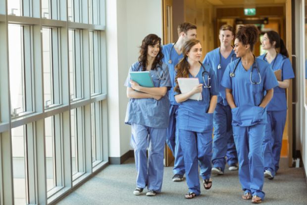 GLI INVISIBILI DELLA SANITÀ PUBBLICA