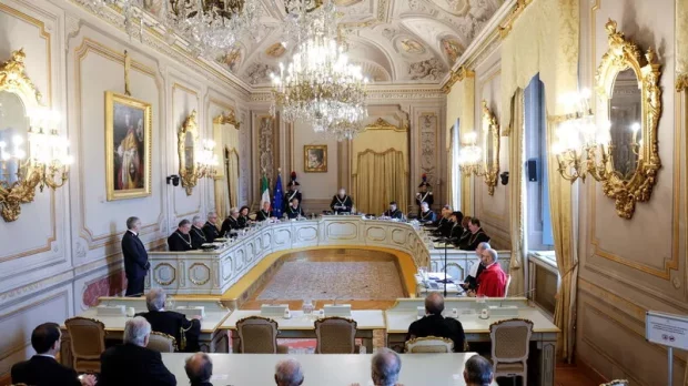 Salta il tetto degli stipendi pubblici.