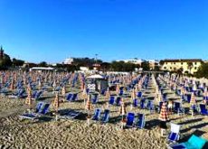 Lidi ferraresi, i maranza devastano le spiagge.