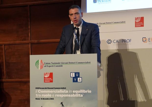 Professioni: più giovani nei meccanismi pubblici