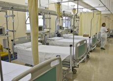 Posti letto in Europa per abitante, solo in Italia si taglia senza alternative