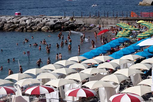 La Corte costituzionale boccia la legge sui balneari della Toscana