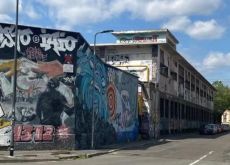 “Sono arrivati”: completato senza incidenti lo sgombero del centro sociale Leoncavallo a Milano