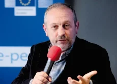 Non si processi l’intero governo per interposta Giusi Bartolozzi»