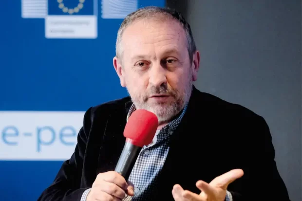 Non si processi l’intero governo per interposta Giusi Bartolozzi»