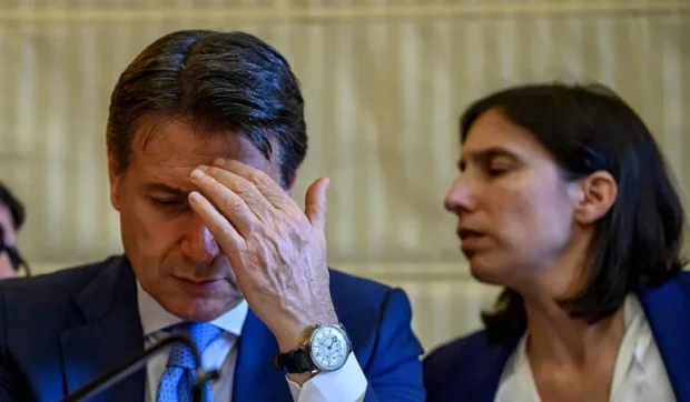 Applausi e schiamazzi. Due palchi di fine estate raccontano il senso del Pd per i 5 stelle