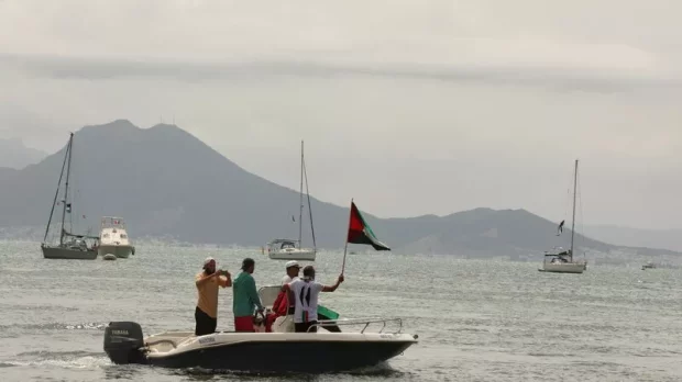 La flottiglia va avanti.