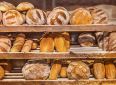 Caso scontrino a Milano: sovrapprezzo per il taglio del pane