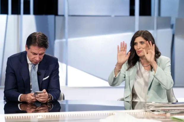 Il travaglio del M5S: Appendino guida la fronda anti-Conte